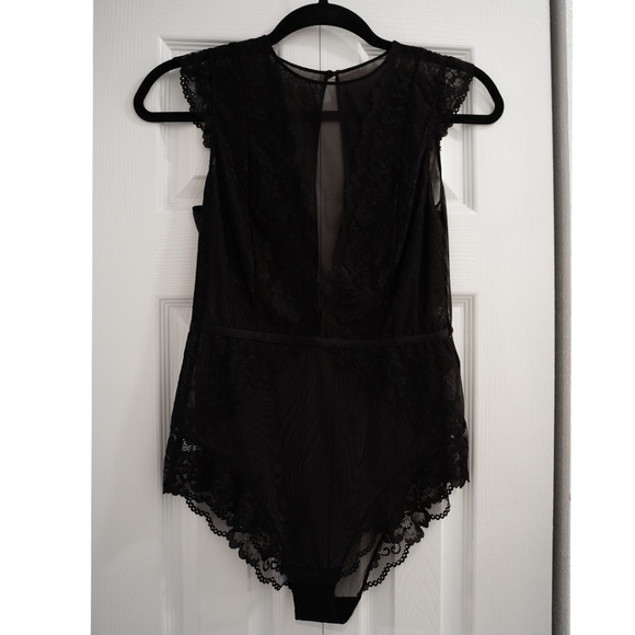 H&M Tops - Back lace body